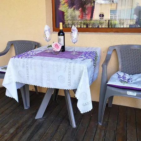 светлая новая студия в Apartment Primorsko