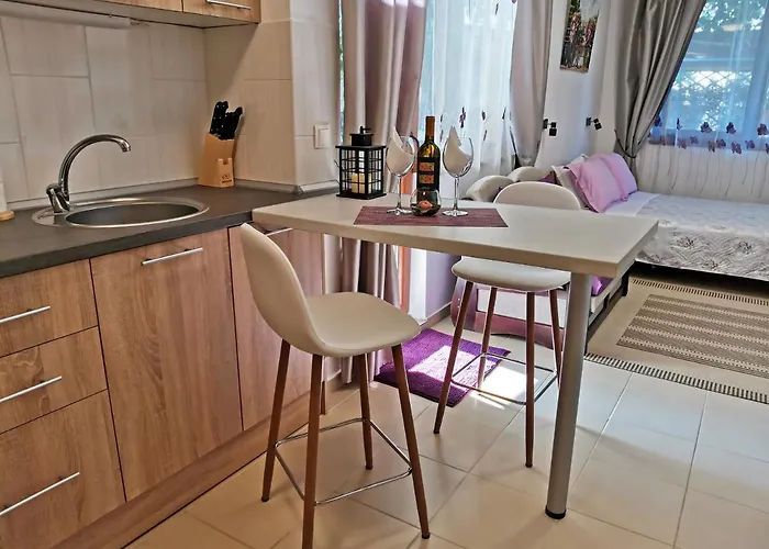 светлая новая студия в Apartment *