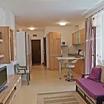 светлая новая студия в Apartman *